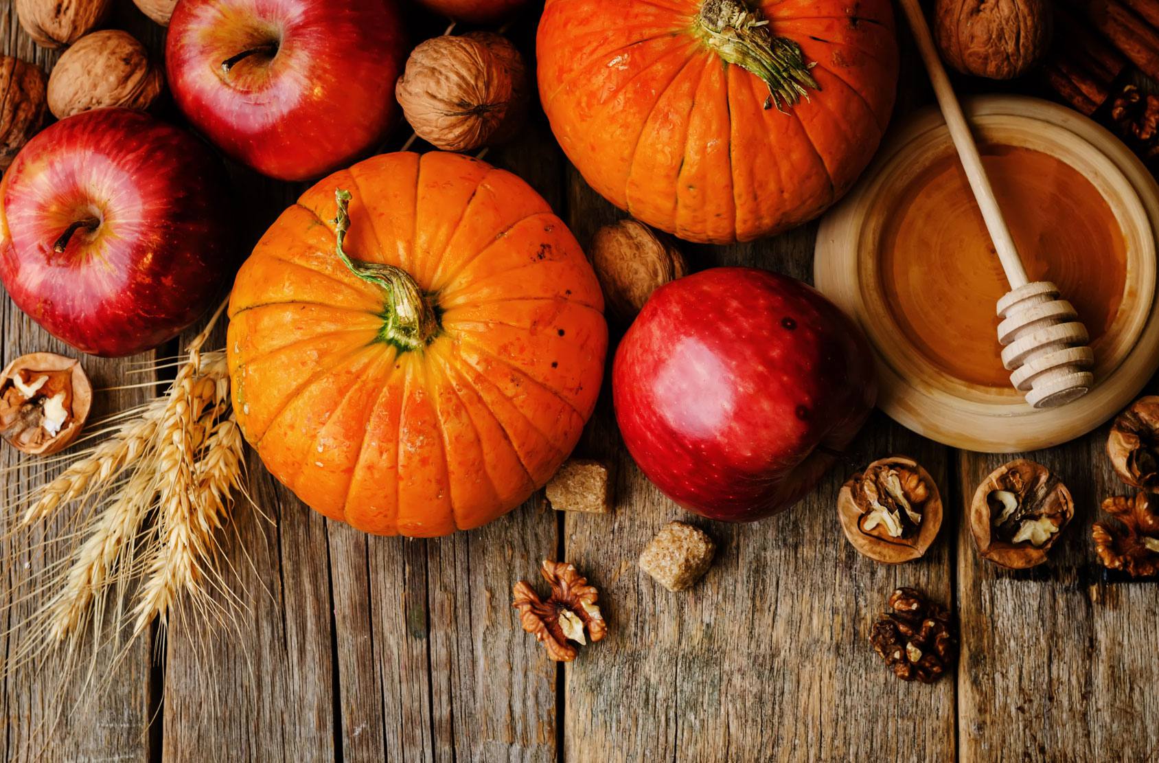 Pumpkins and other food to eat during Halloween