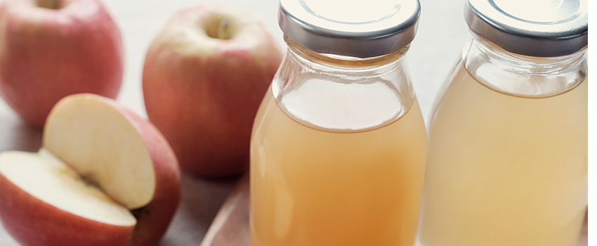 Apple cider vinegar and apples