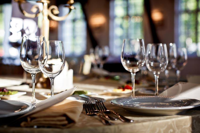 A table full of dinner plates and glasses