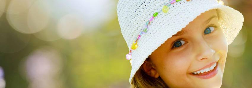 Young girl with a hat